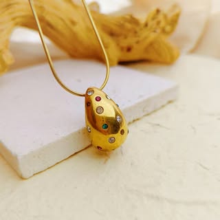 قلادة الدمعة